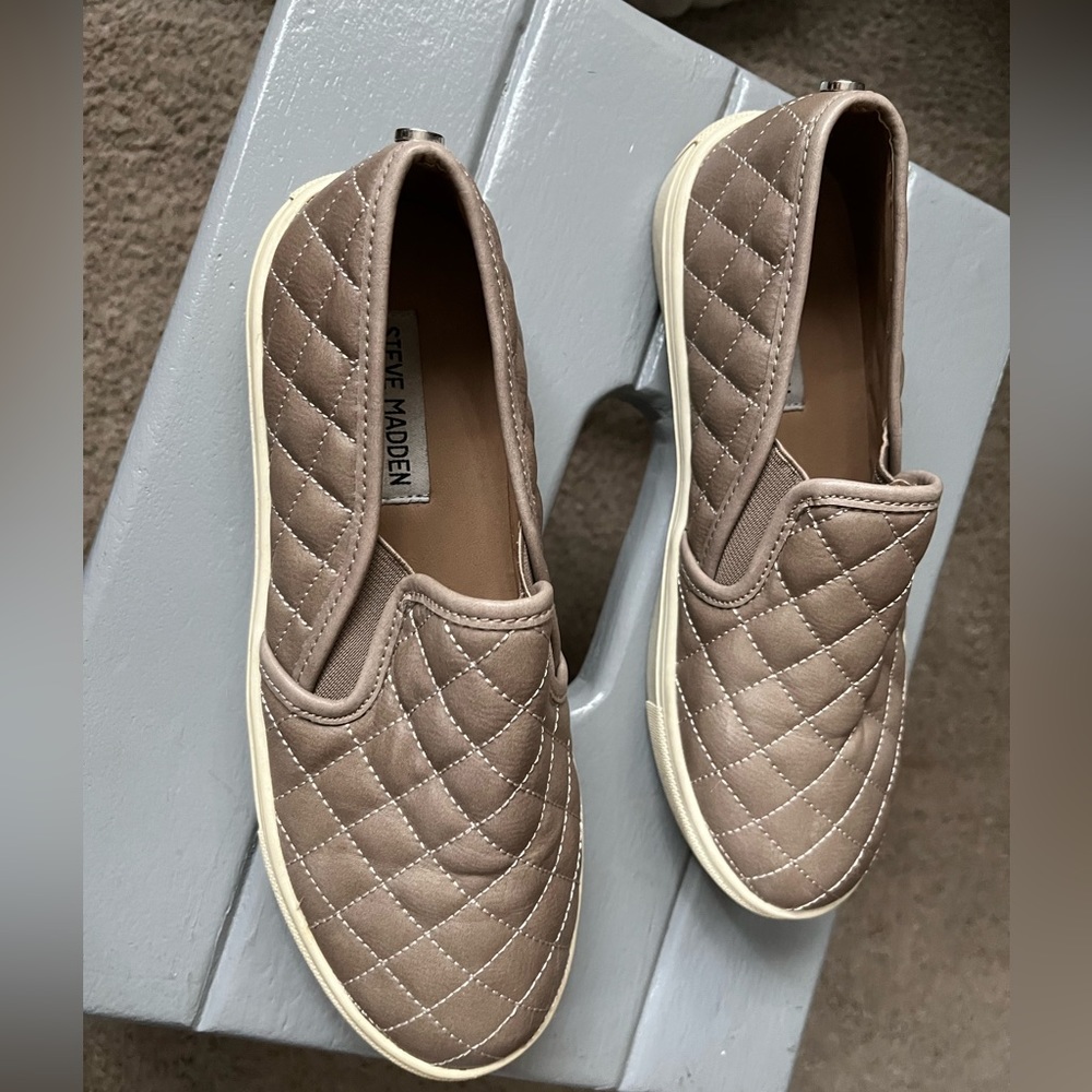 Steve Madden size 7 slip on shoes
